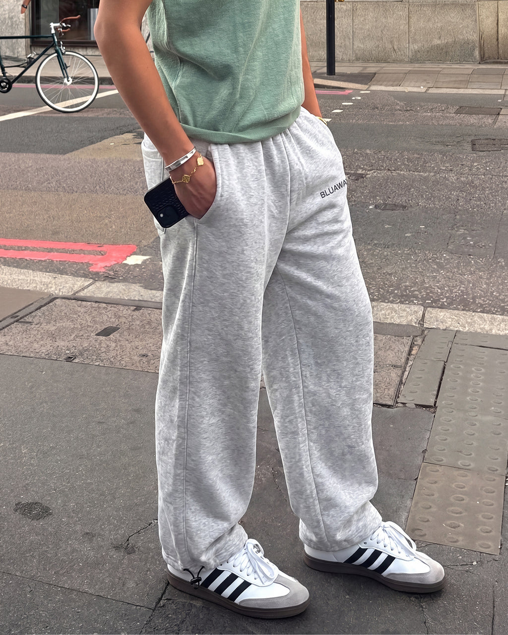 GLOW/EASE GREY